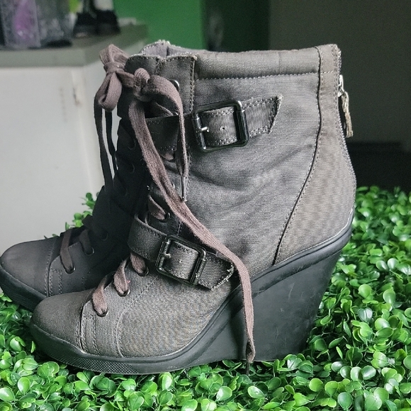 Simply Vera Vera Wang Gray Lace-Up Wedge Boots - Picture 1 of 6